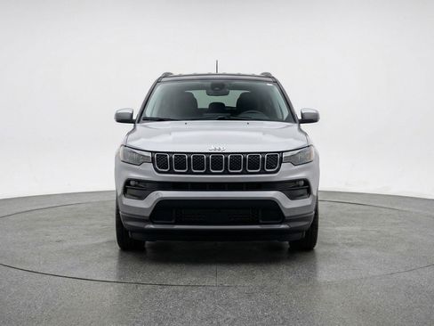 Used 2025 Jeep Compass Limited AWD/4WD image 2