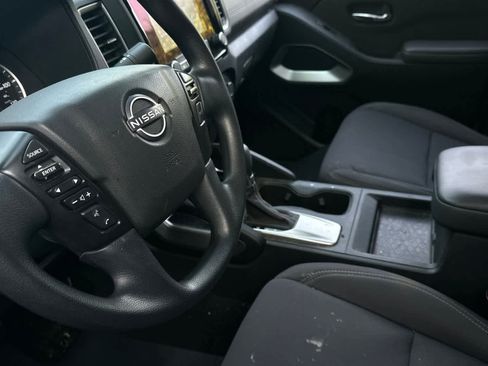Used 2024 Nissan Frontier SV image 12