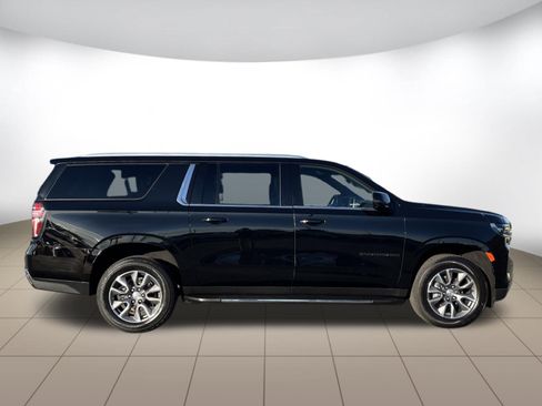 Used 2024 Chevrolet Suburban LT w/ LT Signature Plus Package AWD/4WD image 8