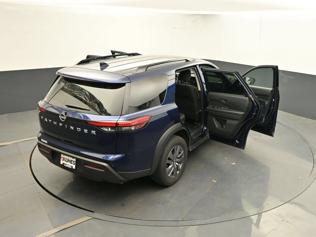 Used 2025 Nissan Pathfinder SV FWD image 57