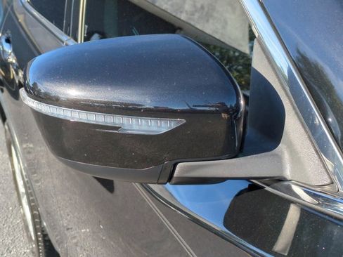 Used 2019 Nissan Rogue SV image 12