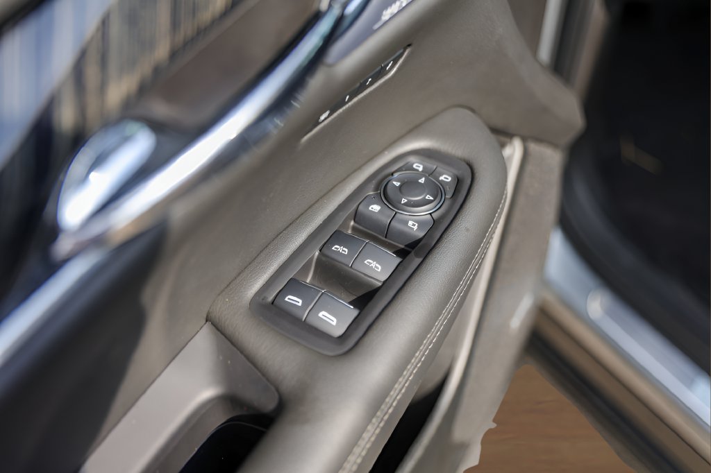 Certified 2025 Cadillac XT6 Premium Luxury FWD image 24