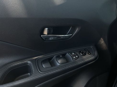 Used 2025 Nissan Versa SV FWD image 19