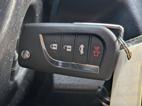 Used 2022 Toyota Camry SE FWD image 28