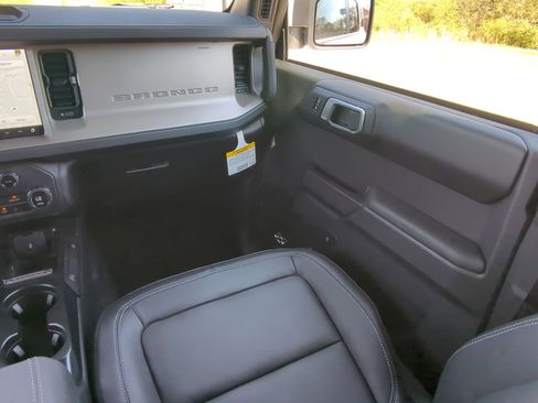 New 2026 Ford Bronco Outer Banks image 15