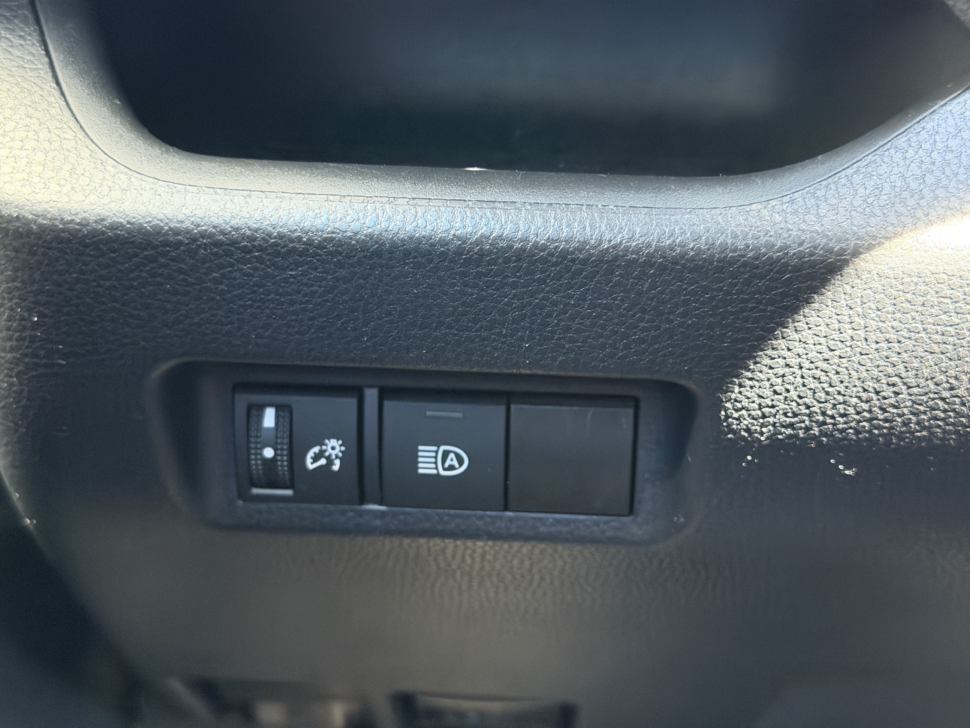 Used 2020 Toyota RAV4 LE FWD image 22
