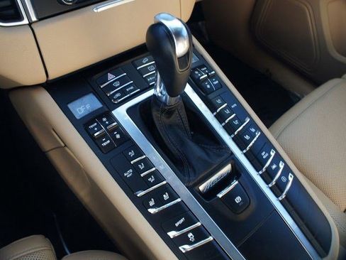 Used 2017 Porsche Macan image 11