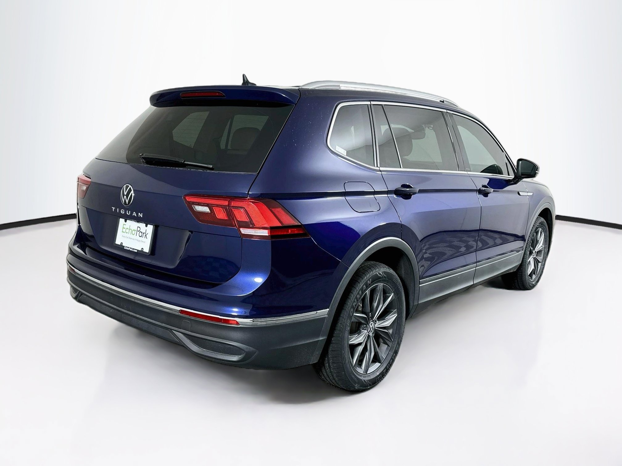 Used 2022 Volkswagen Tiguan SE FWD image 9