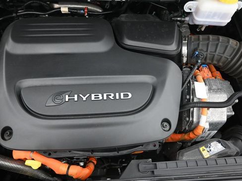 Used 2024 Chrysler Pacifica Limited FWD image 40