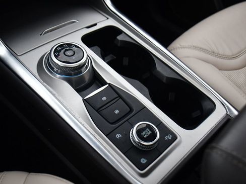 Used 2023 Ford Explorer Platinum w/ Technology Package image 33