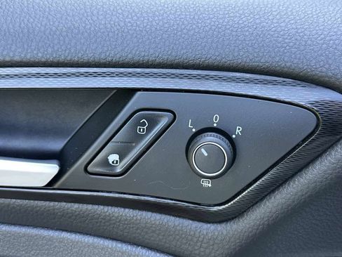 Used 2016 Volkswagen GTI Autobahn w/ Lighting Package (SEL) FWD image 25