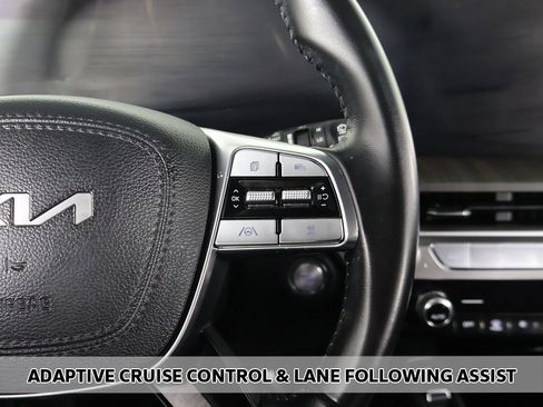 Used 2024 Kia Telluride EX w/ EX Captain's Chair Package image 5