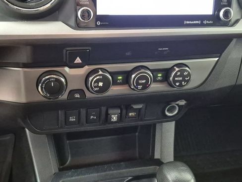 Used 2020 Toyota Tacoma SR5 AWD/4WD image 27