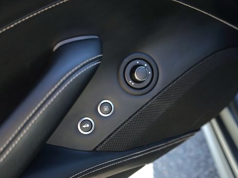 Used 2017 Ferrari California T RWD image 15
