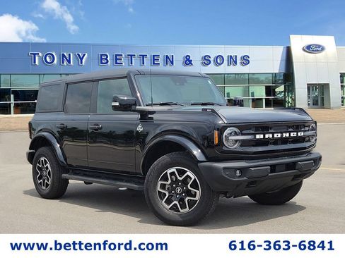 Used 2024 Ford Bronco Outer Banks AWD/4WD image 1