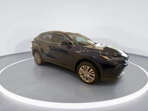Used 2021 Toyota Venza XLE w/ Softex Package AWD/4WD image 2