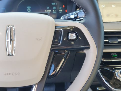 New 2025 Lincoln Corsair Reserve w/ Equipment Group 202A image 18