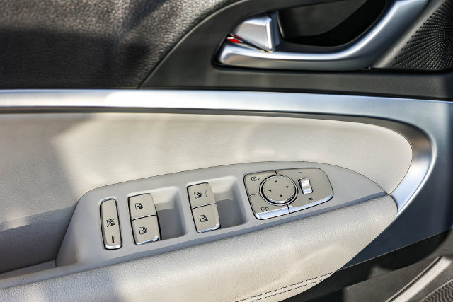 Used 2024 Genesis G70 2.5T RWD image 23