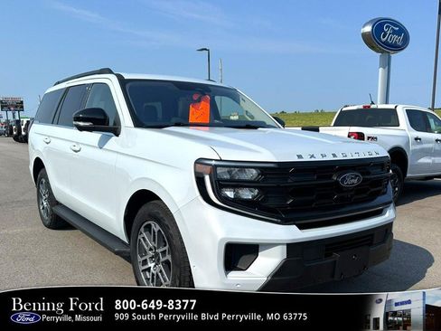 Used 2025 Ford Expedition Active AWD/4WD image 1