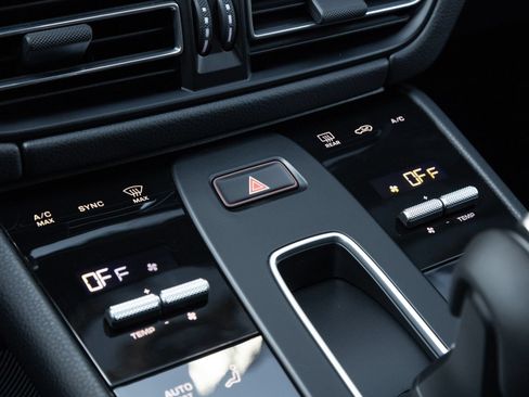 Certified 2026 Porsche Macan AWD/4WD image 26