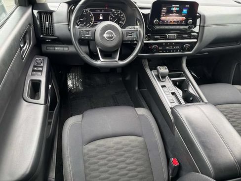 Certified 2024 Nissan Pathfinder SV FWD image 9