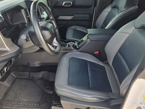 Used 2023 Ford Bronco Outer Banks w/ Sasquatch Package image 15