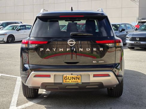 Used 2025 Nissan Pathfinder SL AWD/4WD image 4