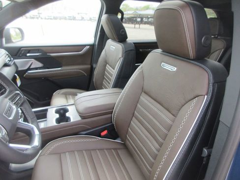 New 2026 GMC Acadia Denali Ultimate AWD/4WD image 11