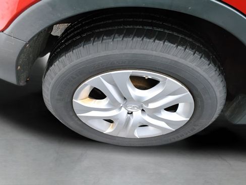 Used 2015 Toyota RAV4 LE image 9