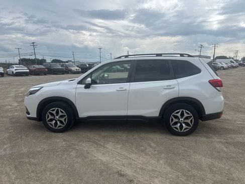 Used 2023 Subaru Forester Premium AWD/4WD image 12