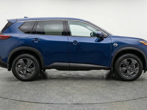 Used 2025 Nissan Rogue SV AWD/4WD image 11