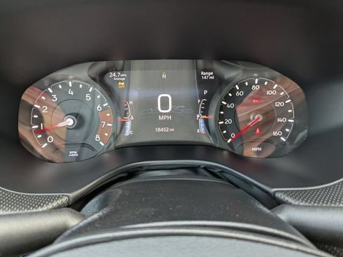 Used 2025 Jeep Compass Latitude w/ Convenience Group AWD/4WD image 3