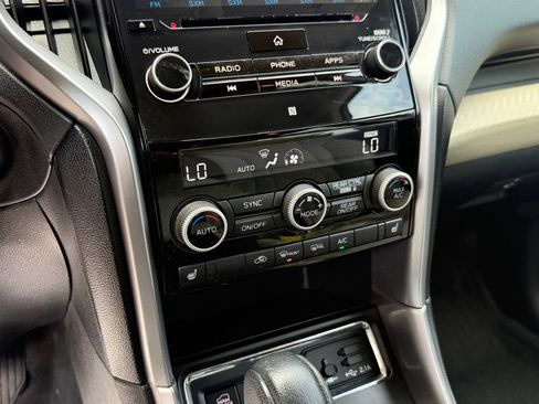 Used 2020 Subaru Ascent Premium w/ Convenience Package AWD/4WD image 16