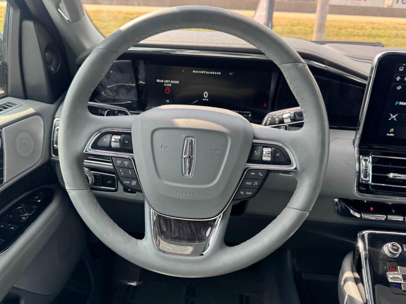 Used 2020 Lincoln Navigator L Reserve w/ Luxury Package AWD/4WD image 10
