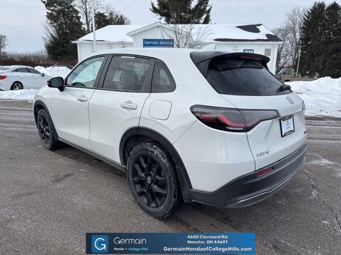 Used 2023 Honda HR-V Sport image 9