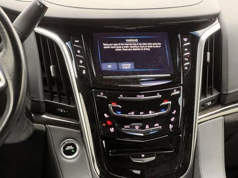 Used 2019 Cadillac Escalade Platinum image 15