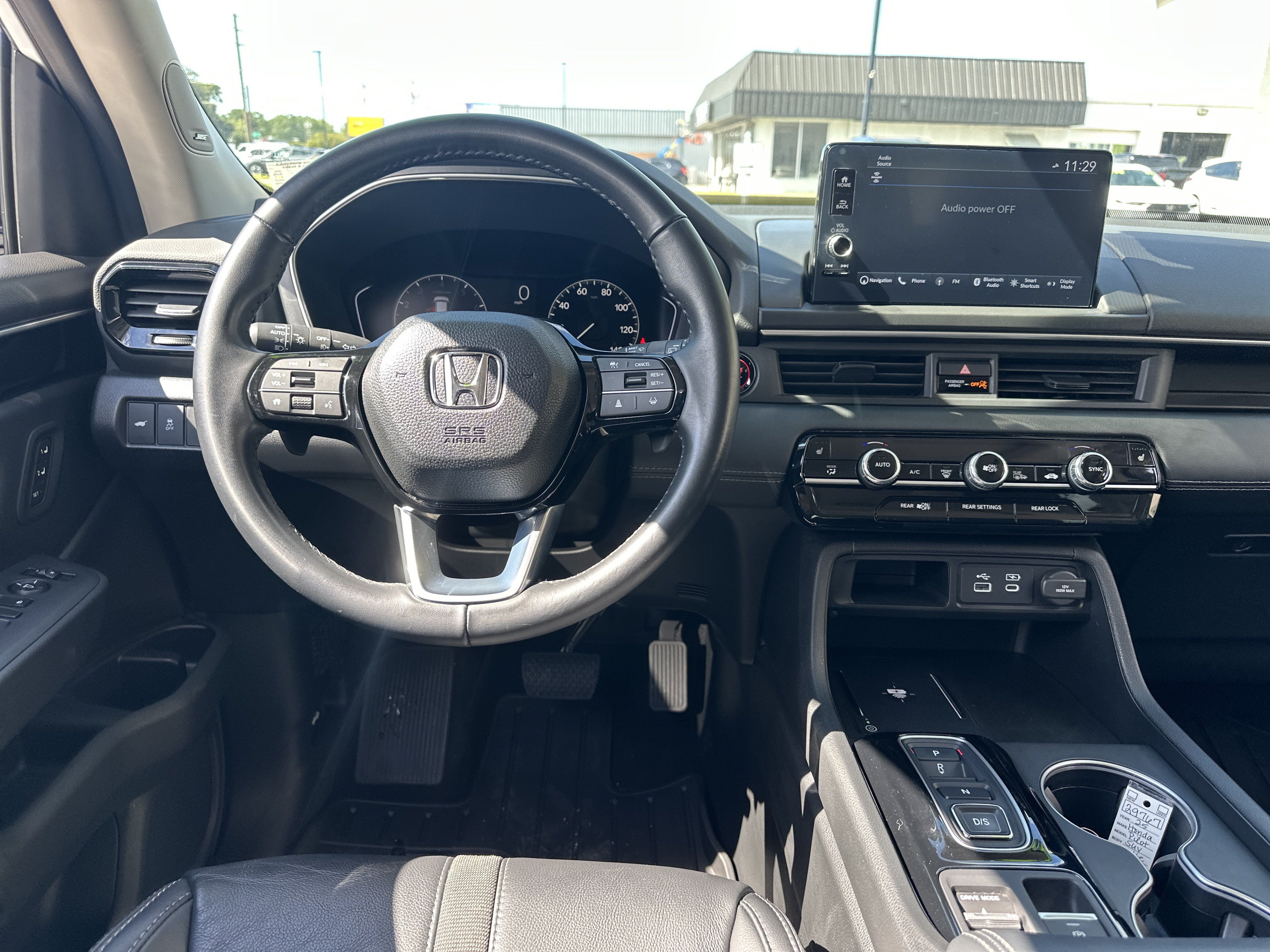Used 2025 Honda Pilot Touring image 11