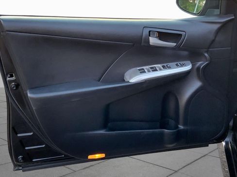 Used 2012 Toyota Camry SE FWD image 19
