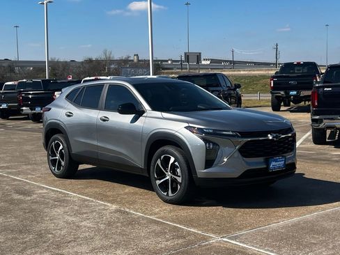 New 2026 Chevrolet Trax RS w/ Sunroof Package image 7