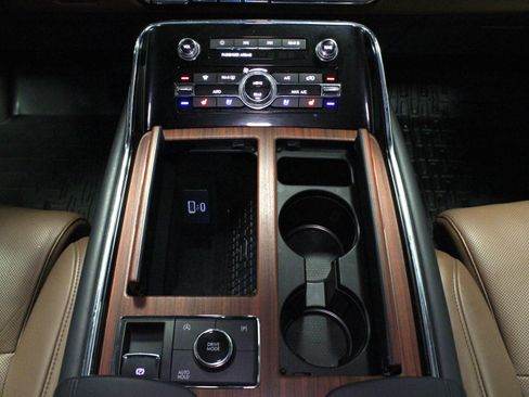 Used 2024 Lincoln Navigator L Reserve AWD/4WD image 23