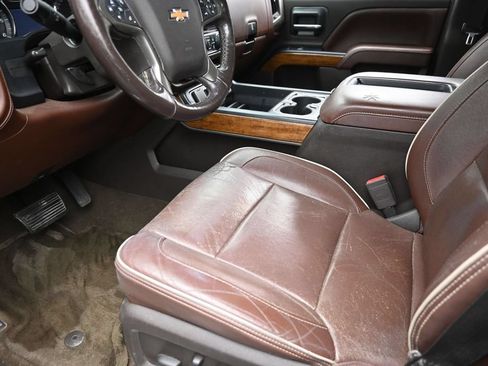 Used 2015 Chevrolet Silverado 1500 High Country w/ High Country Premium Package AWD/4WD image 16
