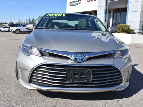 Used 2018 Toyota Avalon XLE Premium image 4