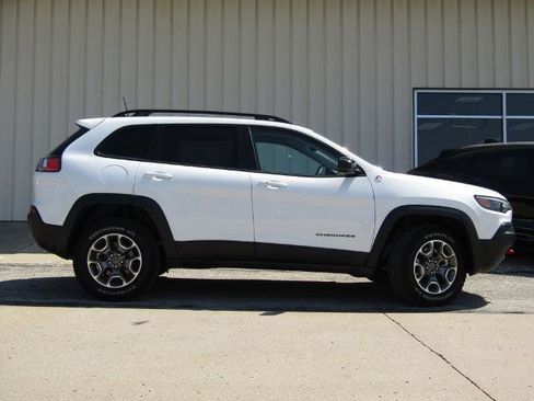 Used 2022 Jeep Cherokee Trailhawk w/ Premium Leather Package AWD/4WD image 2