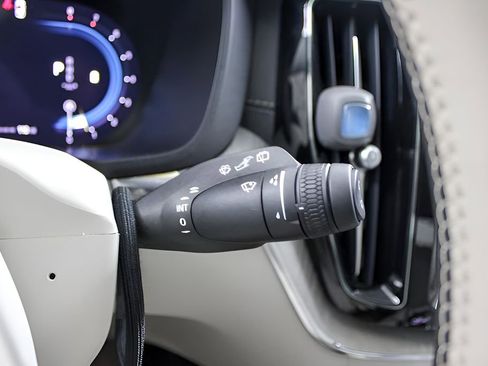 Certified 2023 Volvo XC60 B5 Ultimate w/ Climate Package image 46