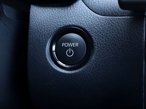 Used 2025 Toyota Camry SE FWD image 33