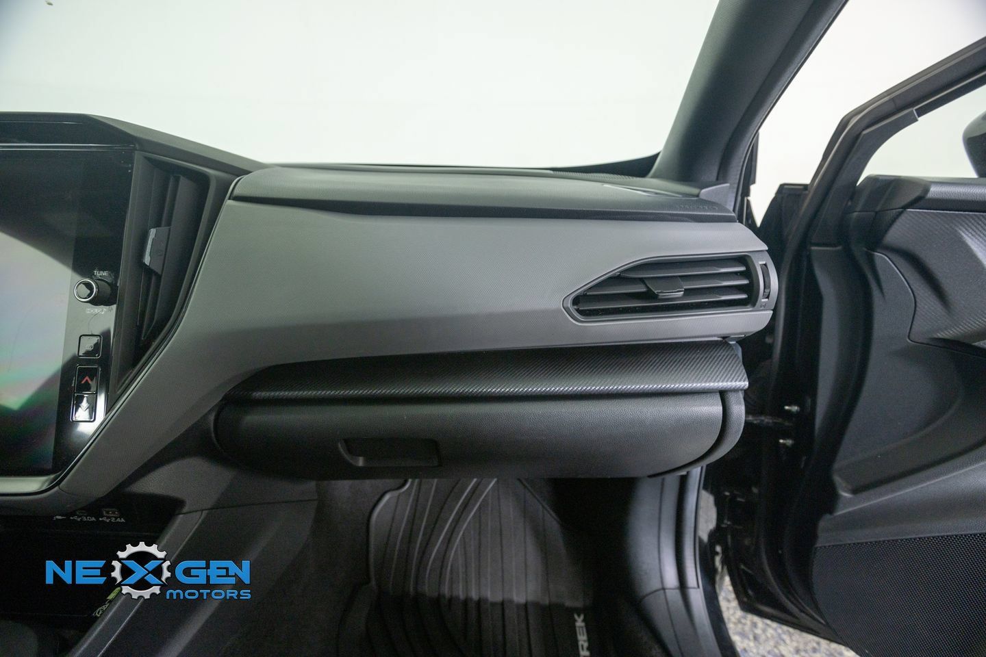 Used 2024 Subaru Crosstrek 2.5i Sport AWD/4WD image 40