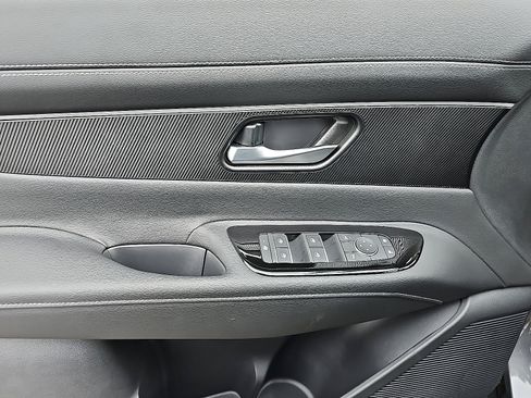 Certified 2025 Nissan Murano SV image 13