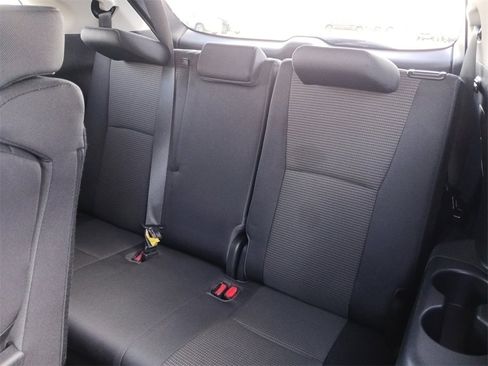 Used 2023 Toyota Highlander L image 29