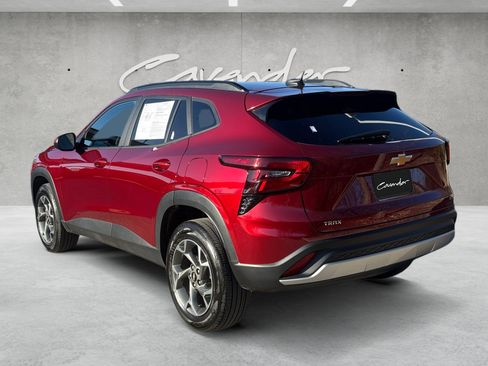 Used 2025 Chevrolet Trax LT image 16