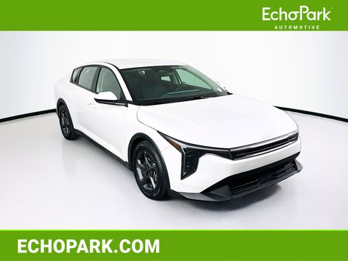 Used 2025 Kia K4 LXS image 1